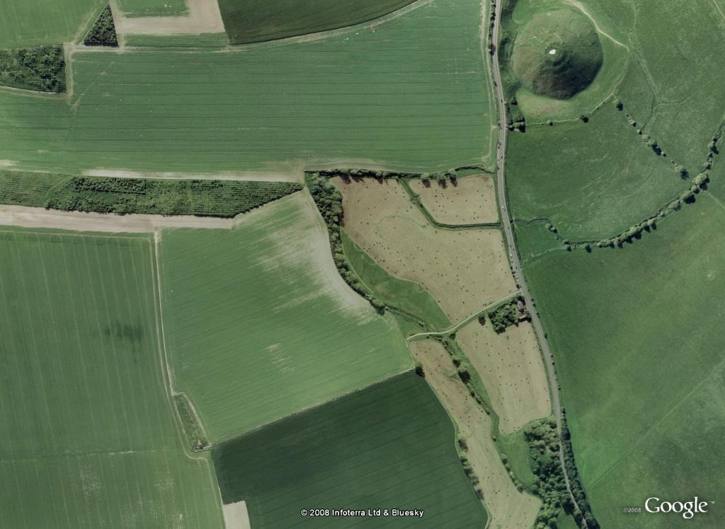 West Kennett Long Barrow mit Silbury Hill